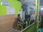 Bhabinkamtibmas Dumai Kota Bripka Bob Sinaga Berikan Rasa Aman Cegah Kejahatan Bersama Keamanan Siskamling RT 15.