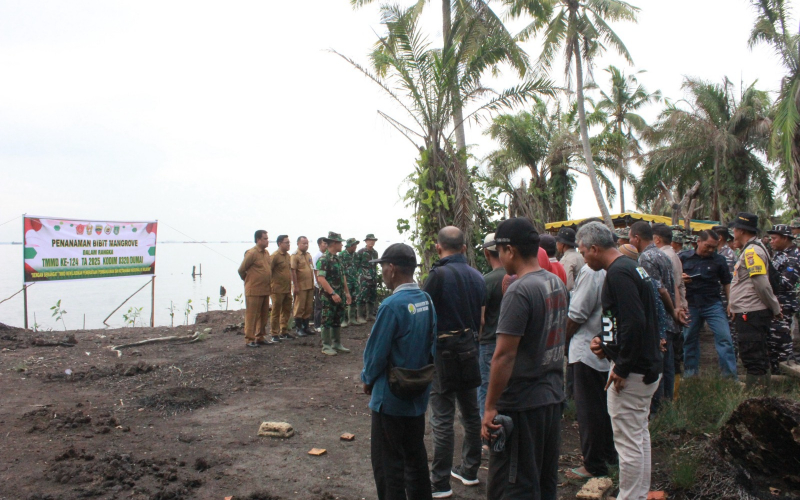TMMD Ke-124 Kodim Dumai Menunjukkan Semangat Gotong Royong Peduli Lingkungan