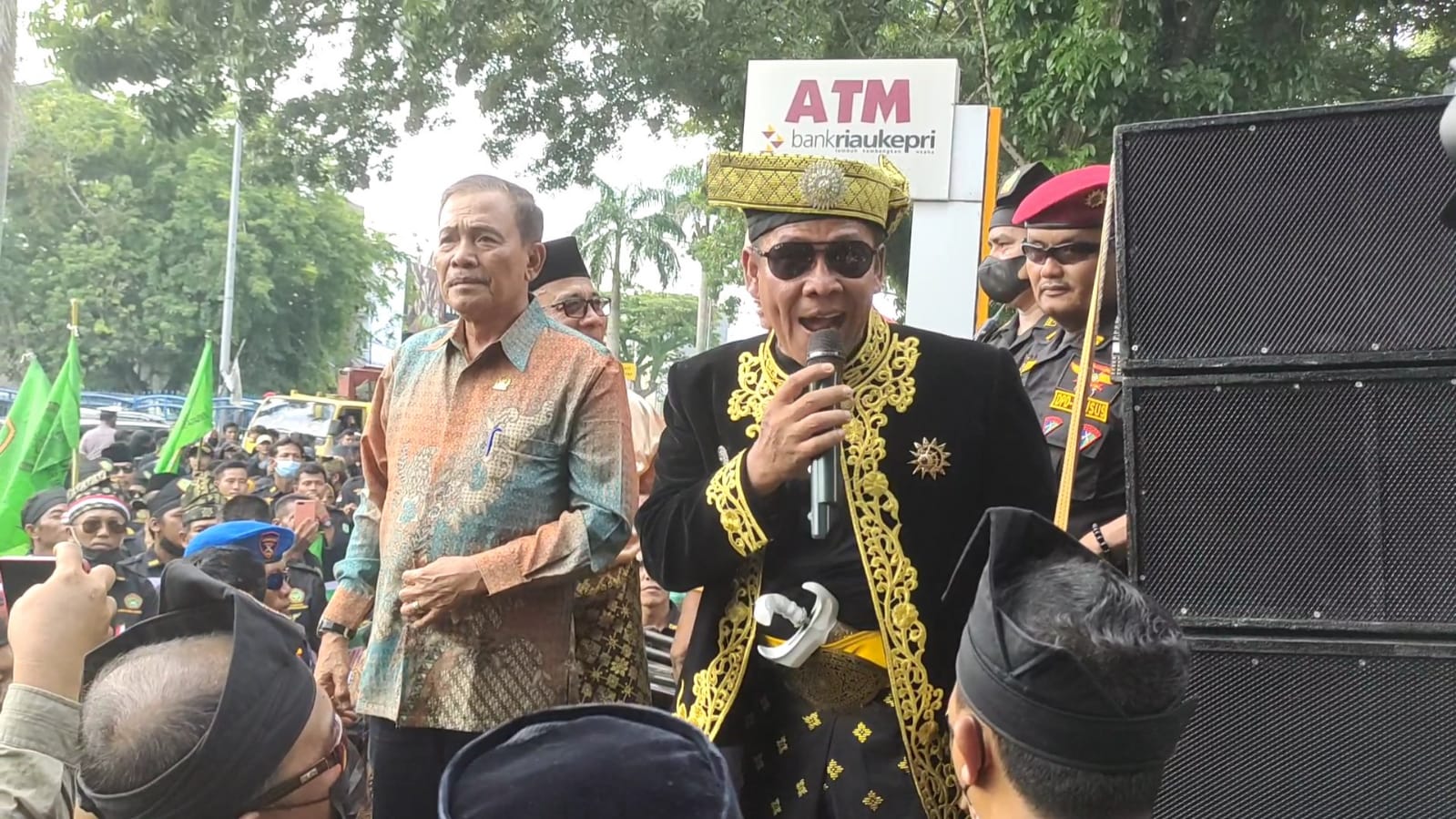 Ribuan Massa LLMB dan Ormas Melayu Gelar Aksi Damai Didepan Gedung DPRD