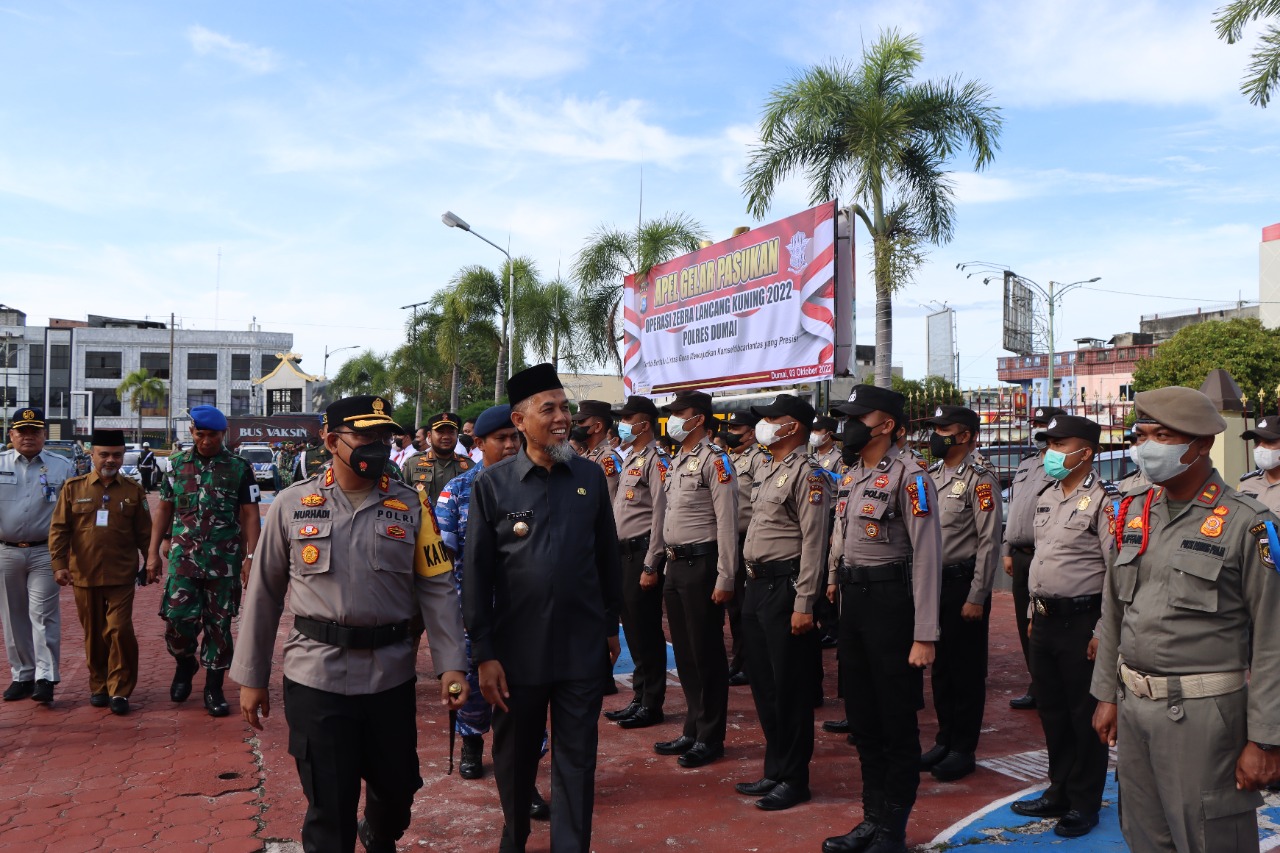 Kapolres Dumai AKBP Nurhadi Ismanto, S.H, S.I.K Memimpin Apel Gelar Pasukan Dalam Rangka Operasi Zebra Lancang Kuning 2022