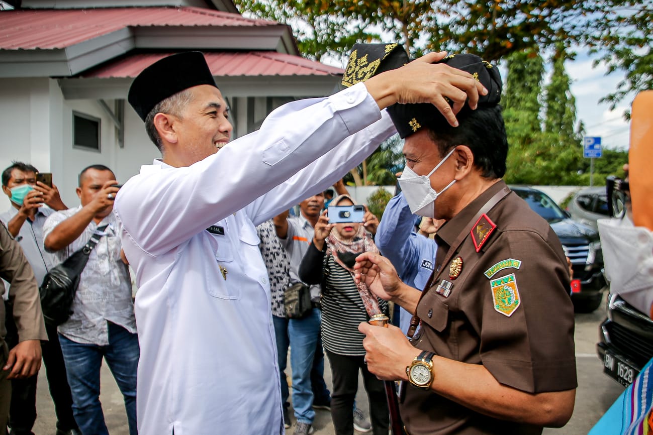 Kajati Riau Dr.Jaja Subagja SH.MH, Resmikan gedung Penempatan Kantor baru Kejari Dumai.
