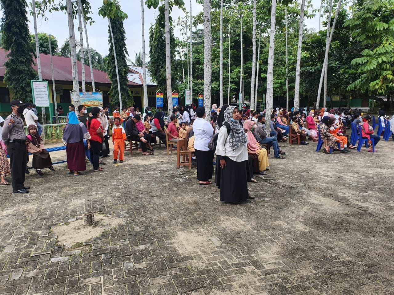 Kapolsek Siak Hulu Sosialisasi Vaksin di SDN 011 Desa Baru Siak Hulu Kampar. 