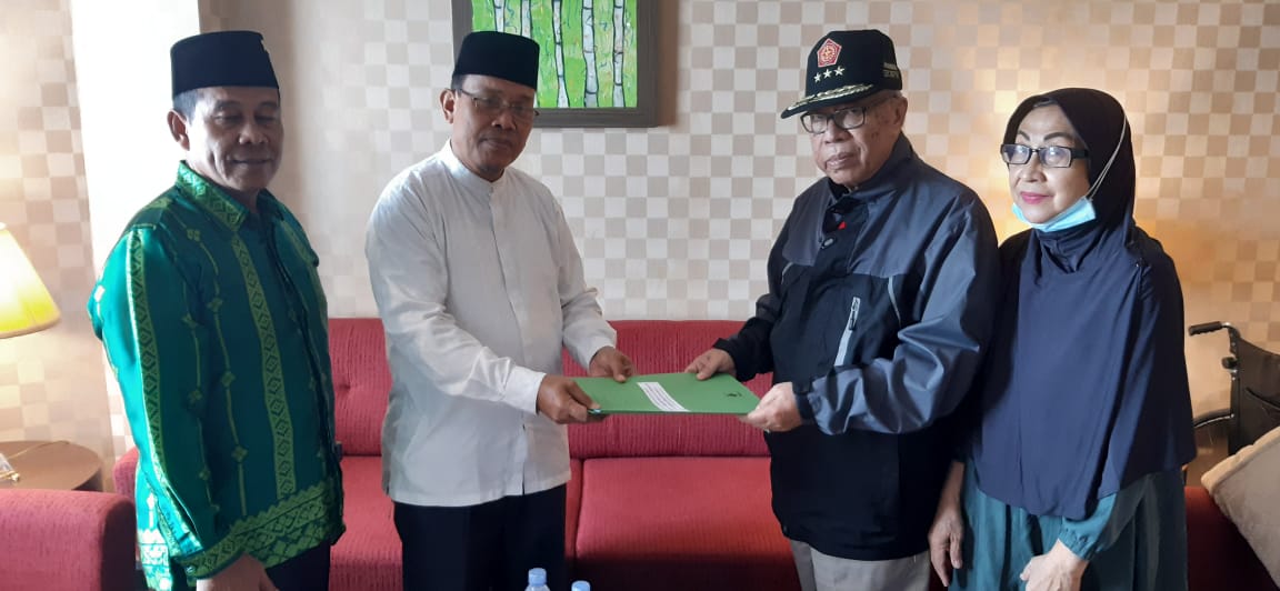 Penyerahan sk Kepengurusan DPD LLMB Oleh Panglima Besar