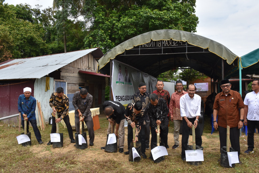 KEGIATAN GERAKAN TANAM HORTIKULTURA (TANAMAN KELOR) DAN SOSIALISASI PEMANFAATAN TANAMAN KELOR UNTUK PENINGKATAN EKONOMI GAMPONG SERAMBI INDAH KECAMATAN LANGSA BARAT KOTA LANGSA