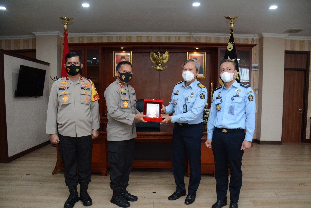 KAPOLDA KEPRI TERIMA PENGHARGAAN DAN AUDIENSI BERSAMA KEPALA IMIGRASI BATAM
