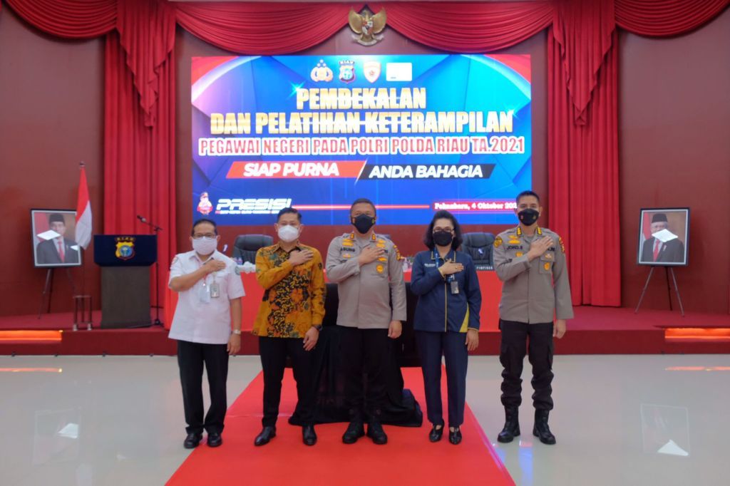 Buka Pelatihan Bagi Personel Yang Akan Masuk Masa Pensiun “Siap Purna Anda Bahagia”, Kapolda Berikan 1 Unit Rumah.