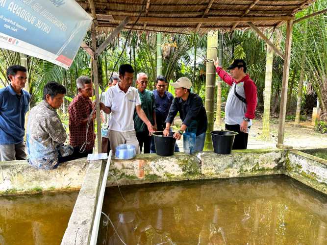 Dorong Penerapan Zero Waste, PT KPI RU Dumai bersama UNRI Latih Masyarakat Kelola Limbah Budidaya Perikanan