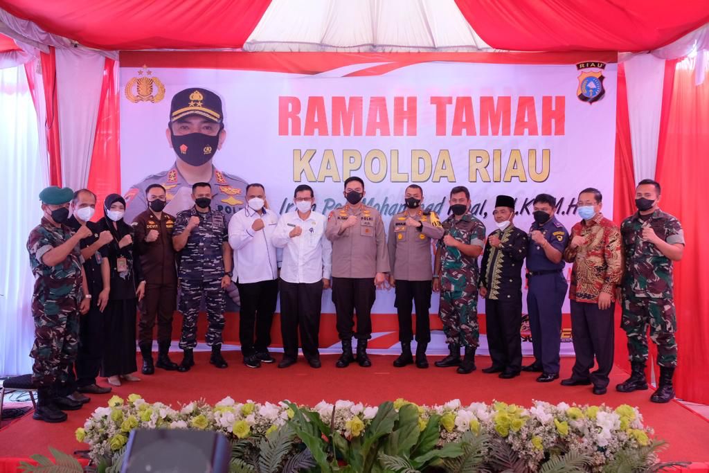 Kunjungan Kerja di Dumai, Kapolda Riau Mengajak Bersama Sukeskan Percepatan Vaksinasi, Demi Keselamatan Masyarakat