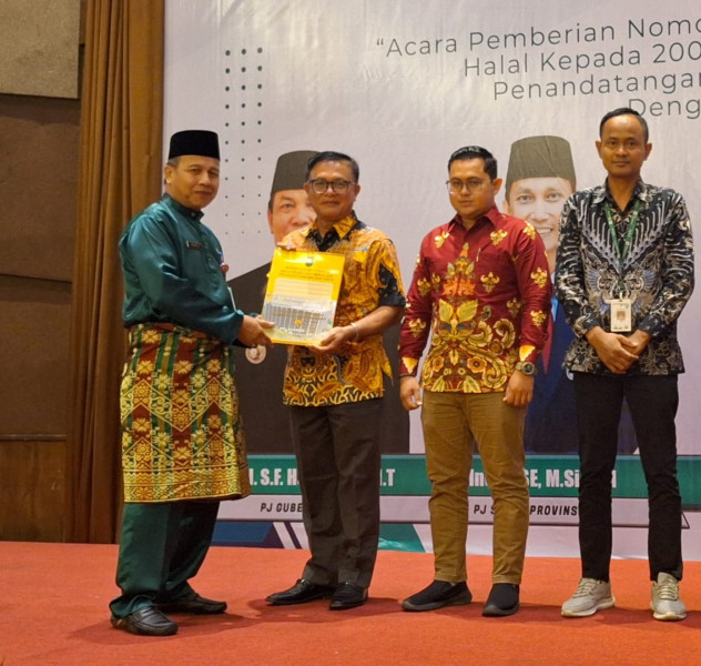 Apical Dumai Terima Piagam Penghargaan Kemitraan UMKM dari Pemerintah Provinsi Riau