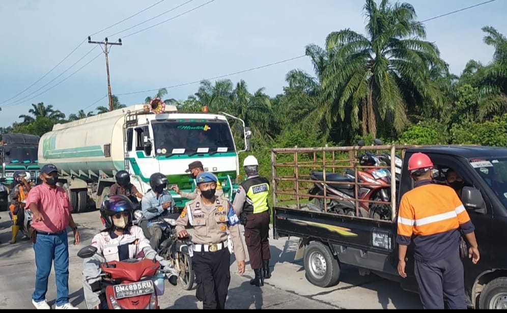 Tim Paskes dari Puskesmas Bersama Polsek Medang  Kampai Gelar Vaksinasi di Kawasan Industri