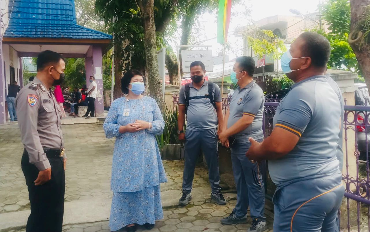 Dukung Sukses Dan Maksimalkan Vaksinasi, Tim Bidhumas Polda Kunjungi Puskesmas Karya Wanita Rumbai.