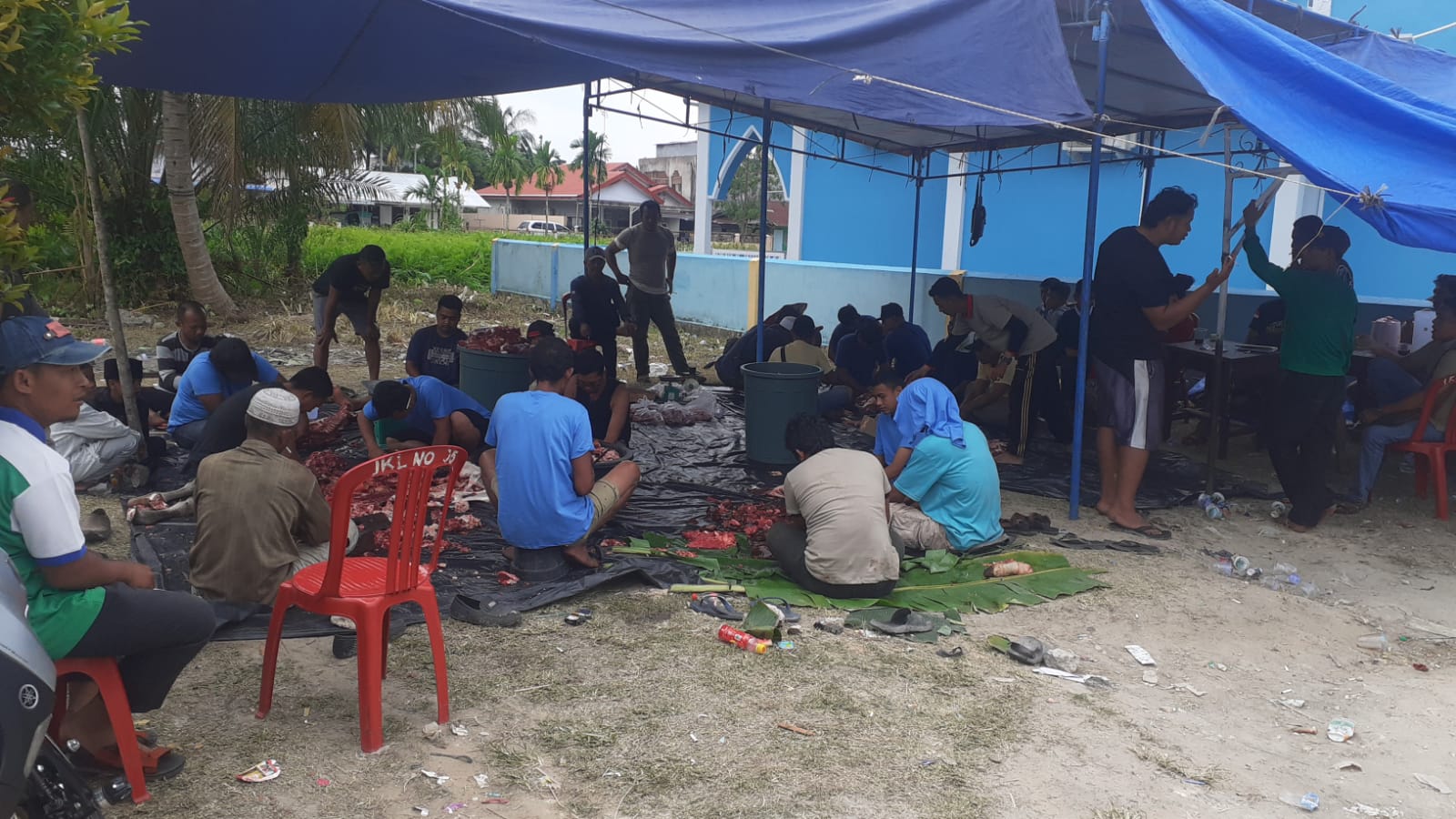 Panitia Hewan Qurban Masjid Raudatul Jannah Melaksanakan Pemotongan  4 Sapi dan 4 Kambing