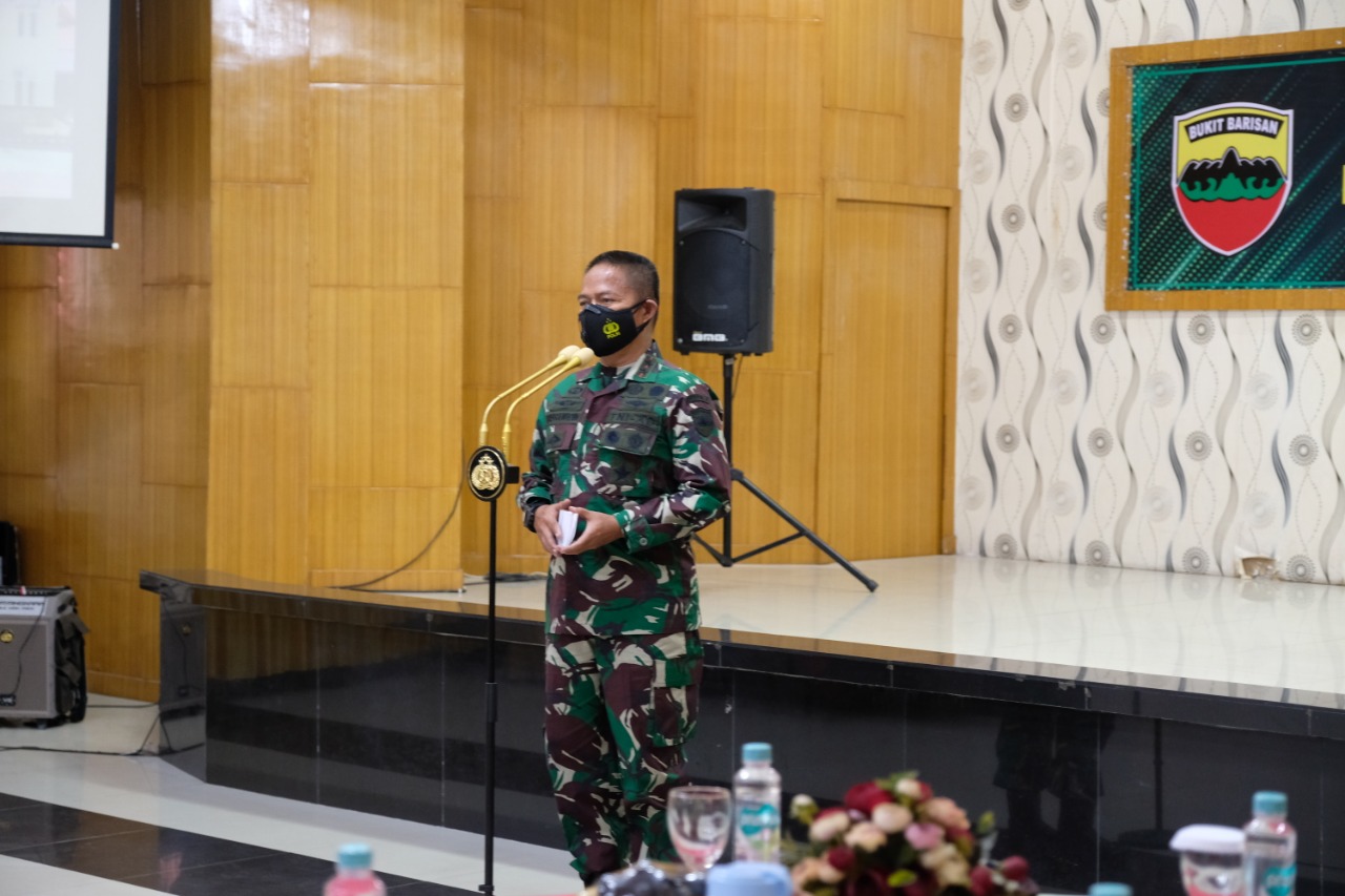 Kedatangan Pangdam I/BB,Dandrem 031/WB Beserta Rombongan Di Sambut Langsung Oleh Kapolres Dumai  AKBP Andri Ananta Yudhistira,S.I.K.M.H Dan Di Dampingi Seluruh Pejabat Utama Polres Dumai.