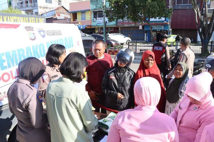 Polres Dumai mendirikan stand 'Sembako Murah Dalam Rangka Mendukung Program Pemerintah