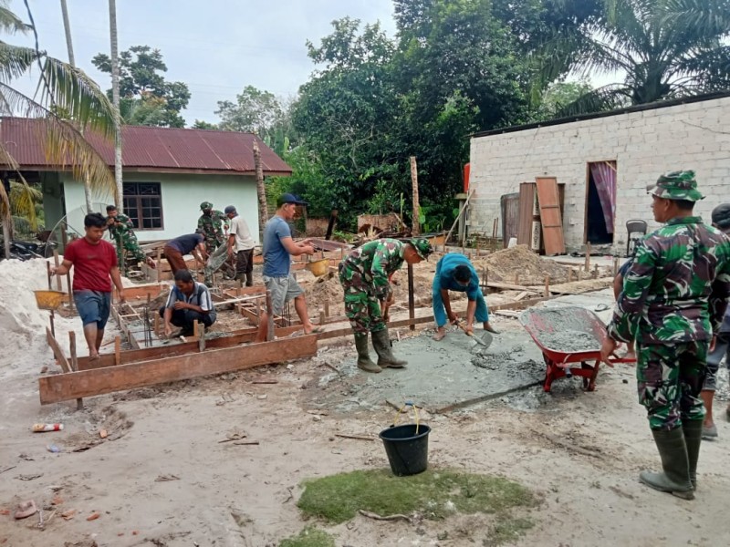Program TMMD Ke-124 Kodim 0320 Dumai Melaksanakan Perbaikan Rumah Layak Huni