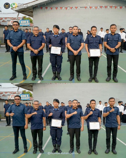 Rutan Dumai Berikan Piagam Penghargaan kepada Pegawai Teladan Triwulan III.