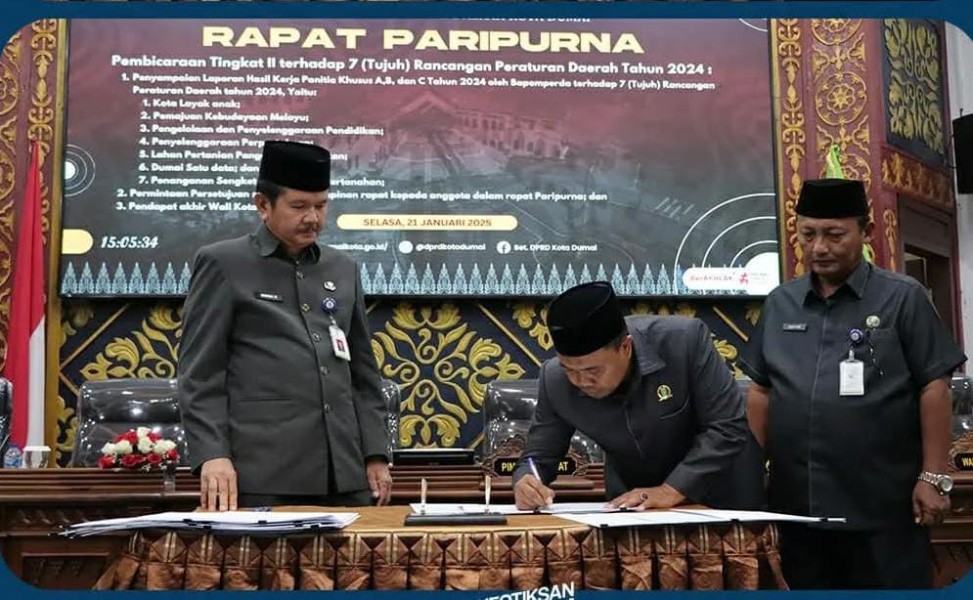 Sekretaris Daerah (Sekda) Kota Dumai H Indra Gunawan Menghadiri Rapat Paripurna DPRD Kota Dumai