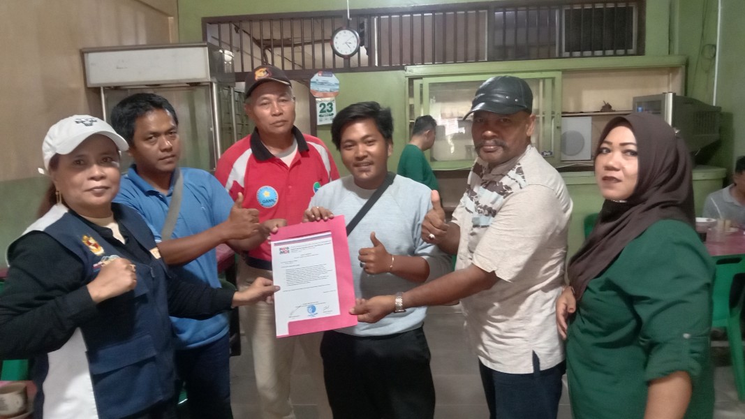 DPW PWMOI Provinsi Riau Menyerahkan Surat Mandat Pembentukan DPD PWMOI di Kota Dumai.