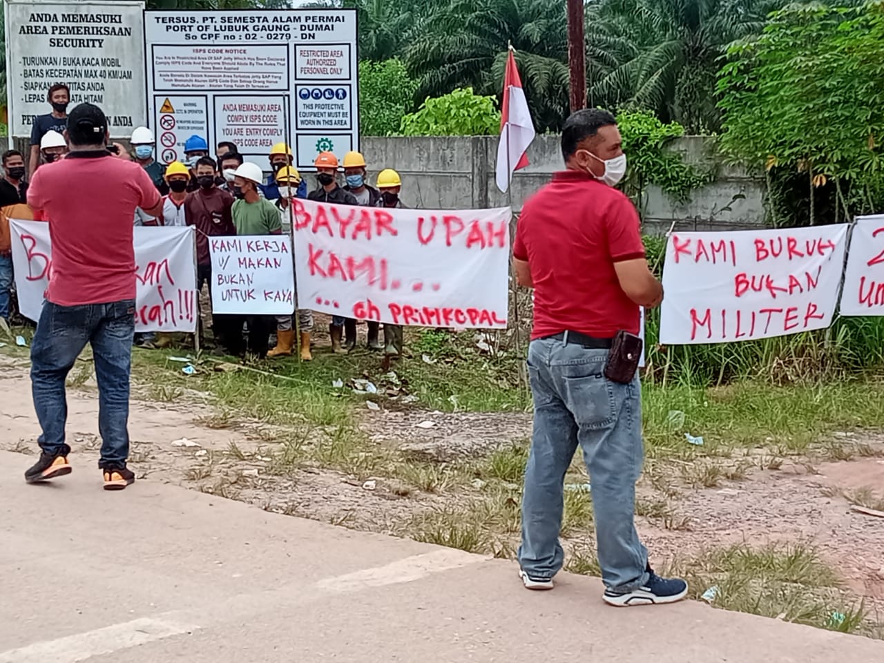 Serikat Pekerja Pemuda Pancasila(SP3) Melakukan Mogok Kerja di Depan PT. Sari Dumai Oleo(SDO)