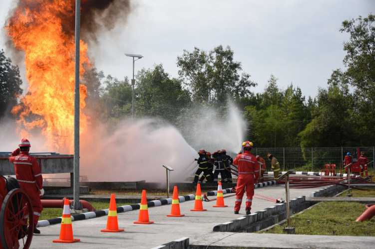 Tingkatkan Budaya Keselamatan Kerja, KPI RU Dumai Gelar Fire Fighting Contest