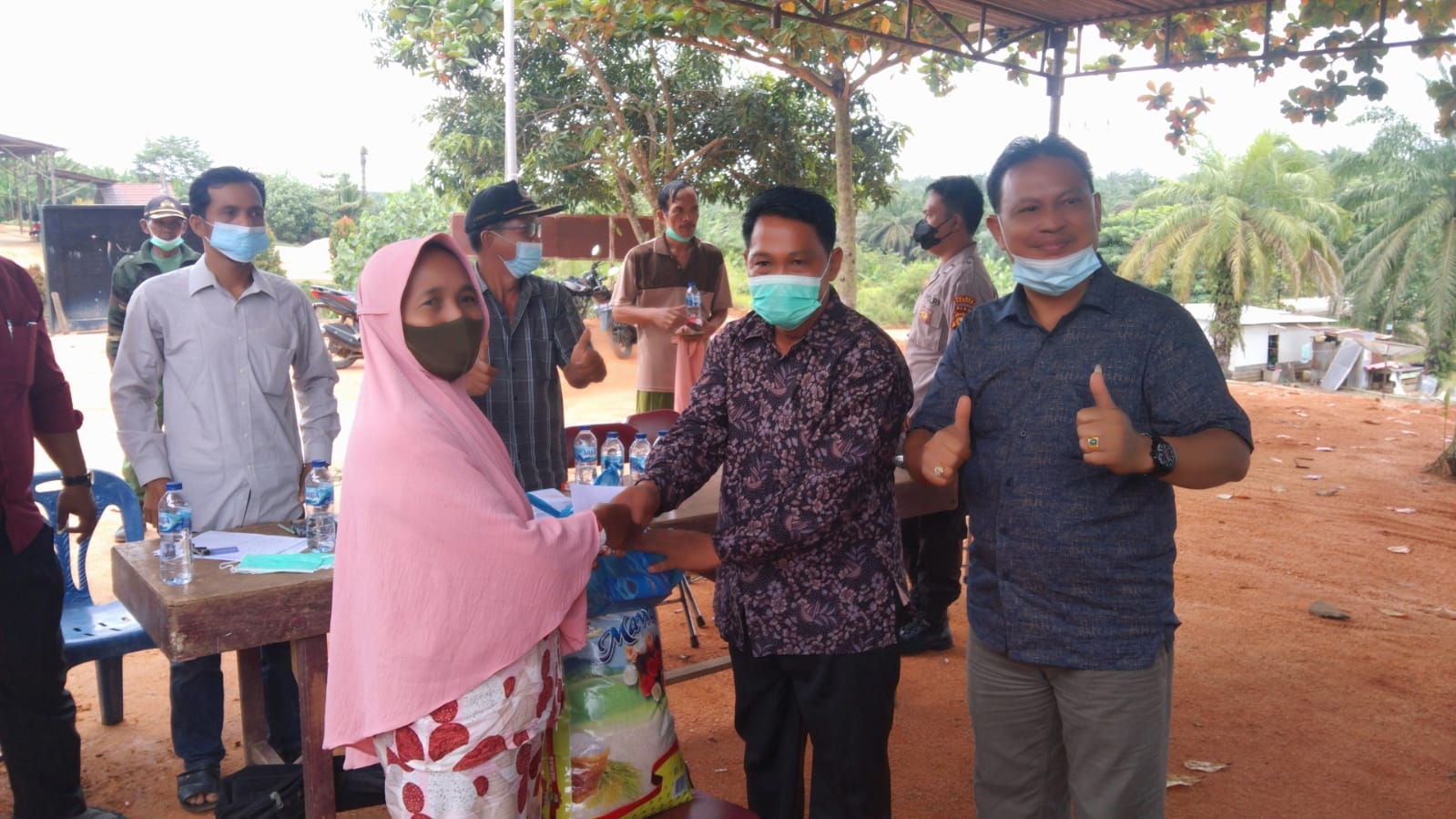 Luar Biasa,LPM Dan Ketua Portal Kusau Makmur Berikan Bantuan  Kepada Warga