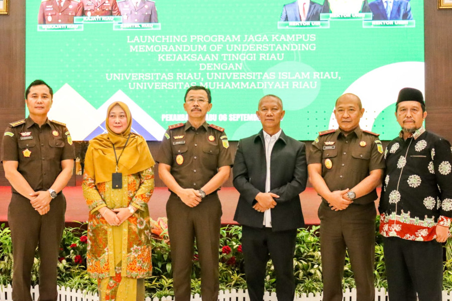 Kajati Riau Melakukan Penandatanganan Memorendum Of Understanding (MOU) Nota Kesepahaman Antara Universitas Riau, Universitas Islam Riau dan Universitas Muhammadiyah Riau