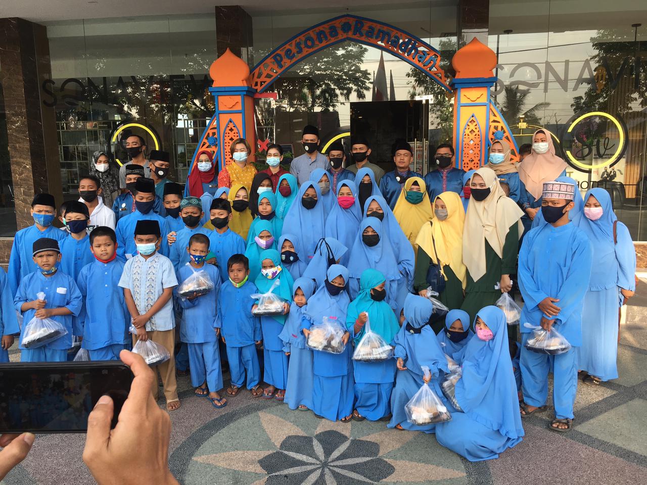 Hotel Sonaview Dumai Menyelenggarakan Buka Puasa Bersama Dan Santunan Anak Panti Asuhan Doa Ayah Dan Ibu Dan Warga Setempat