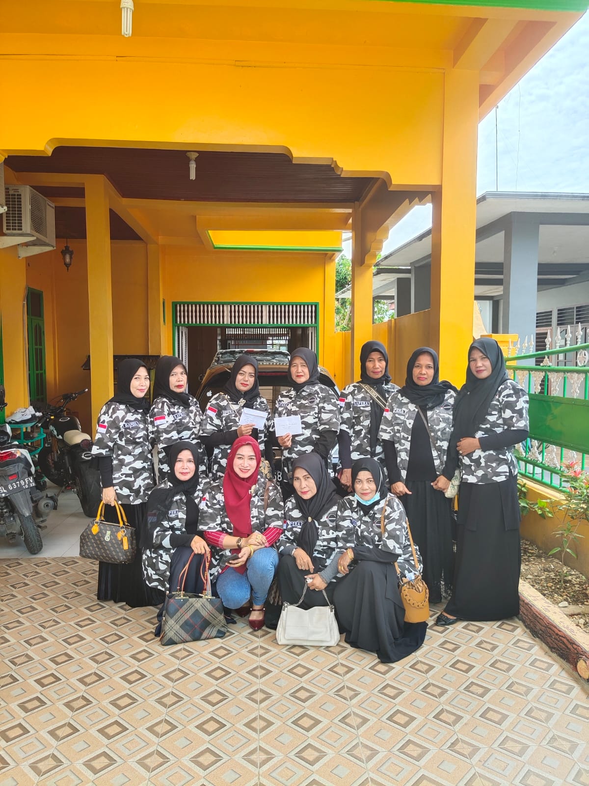 Pertiwi Berdonasi dan Menjenguk Ibu Halimah Serta Fakir Miskin