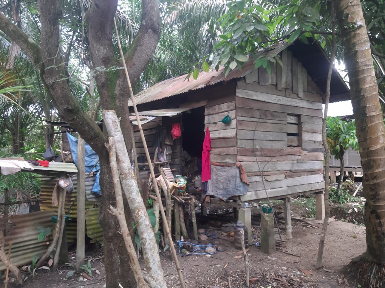 AKBP Alponso Letakkan Batu Pertama Bedah Rumah Presisi Polres Indragiri Hulu Untuk Janda Miskin