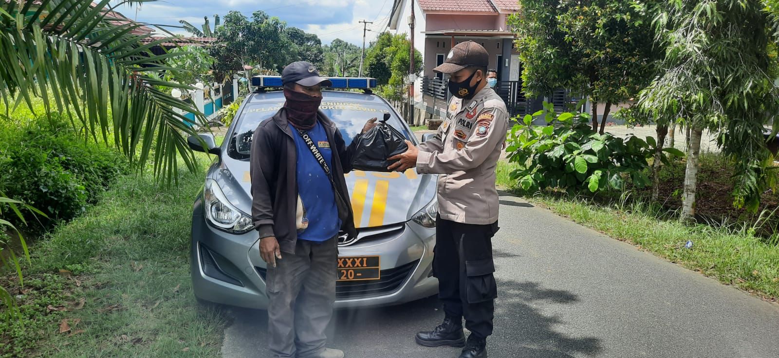 Polsek Bandara RHF Tanjung Pinang Gelar Bakti Sosial  Bantu Beban  Masyarakat.