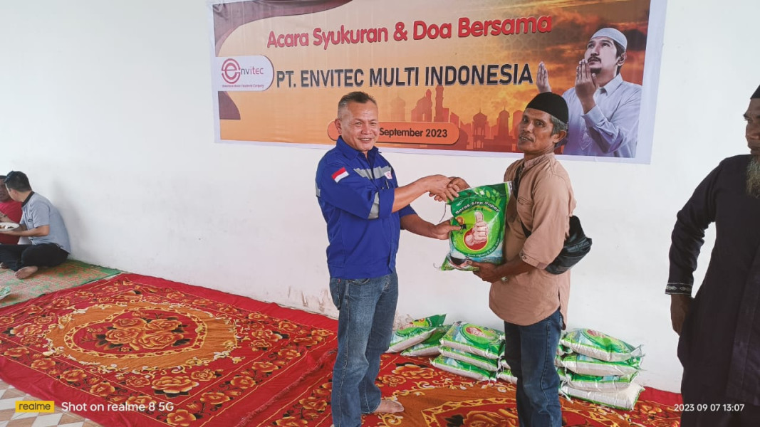 PT. Envitec Multi Indonesia Syukuran Serta Berbagi Sembako Beras 5 kg Sebanyak 300 Paket Untuk Masyarakat Sekitar Perusahaan