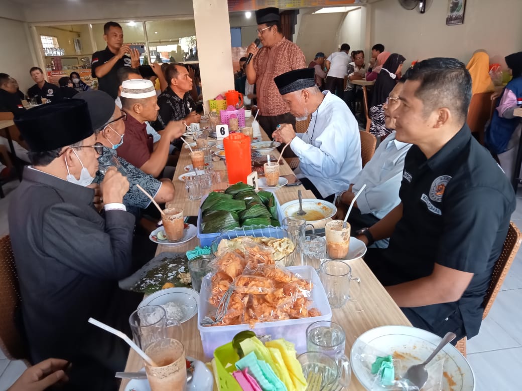 Sosok Sederhana Buya Mahyeldi,Sarapan Bersama  di Warung Sarapan Umi