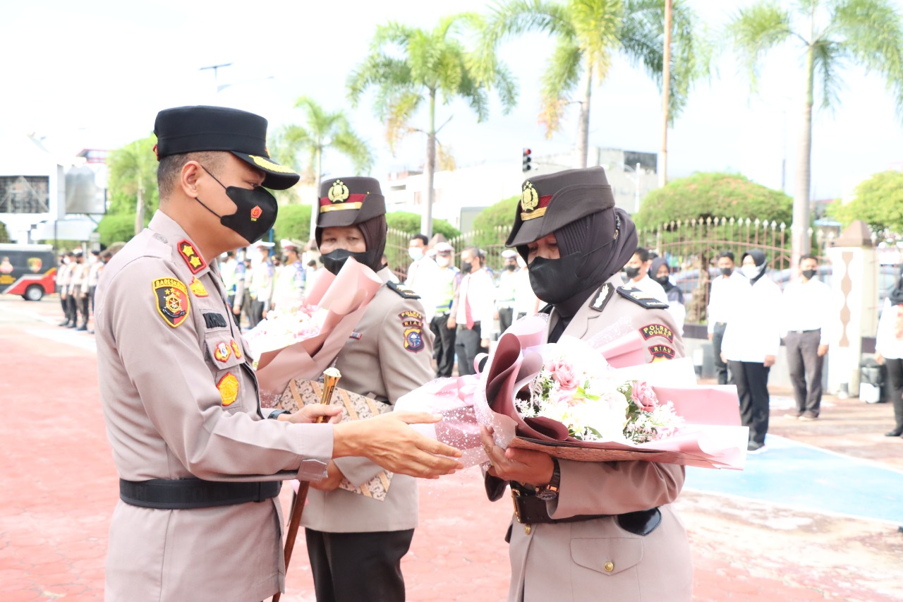 Apel Pelepasan Purna Bhakti Personil Polres Dumai Tahun 2022 dan Pemberian Reward Personil Polres Dumai