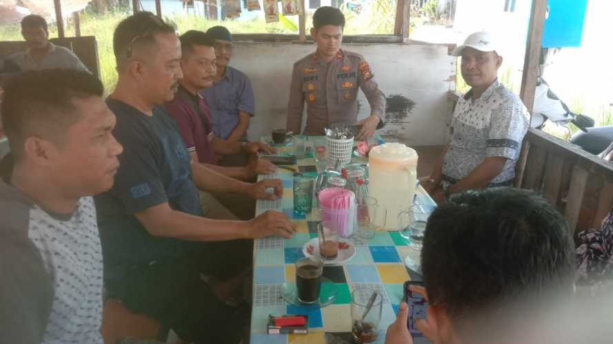 Kapolsek Dumai Kota IPDA  Gery Barloy Pangestu.S.Tr.k Bersama Rt Kelurahan Sukajadi