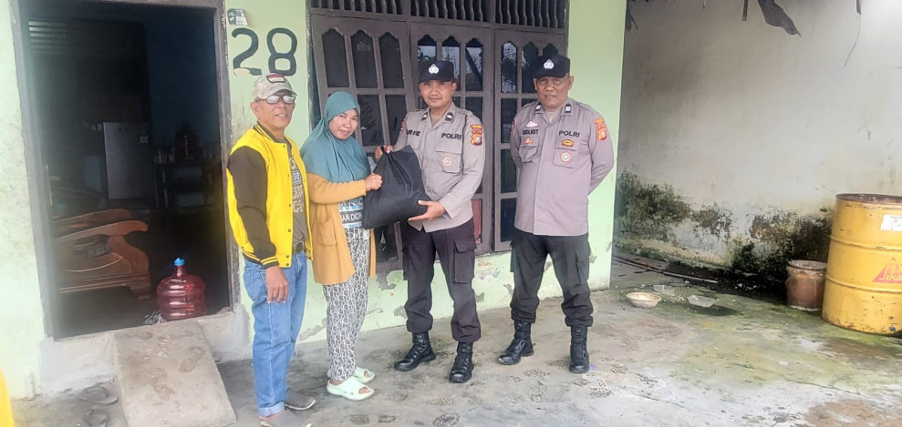 Sat Binmas Polres Dumai Melaksanakan Kegiatan Jum'at Berkah Dengan Berbagi Sembako