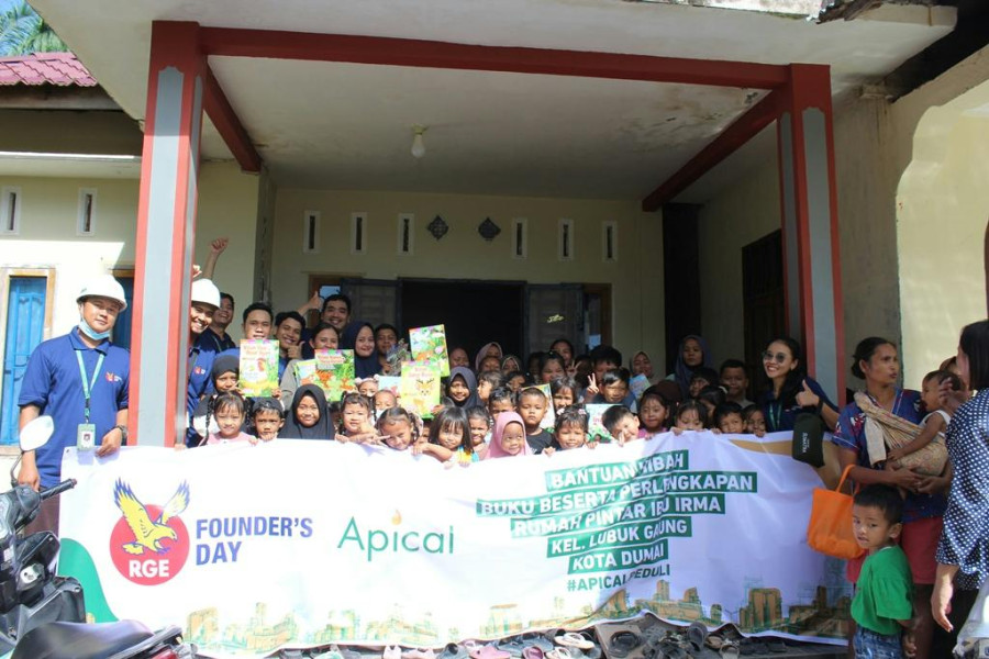 Lanjutan Kegiatan RGE's Founder Day: Apical Dumai Beri Bantuan Hibah ke Sekolah dan Rumah Pintar