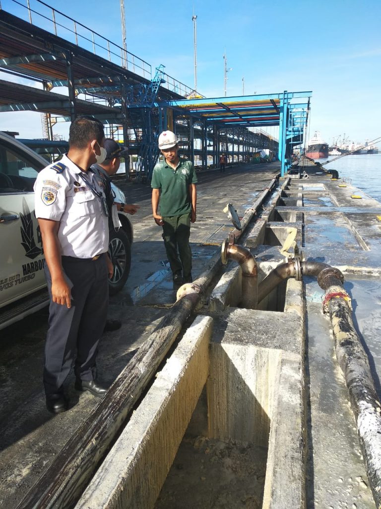 Akibat Tumpahan Minyak,Air Laut Kembali Tercemar