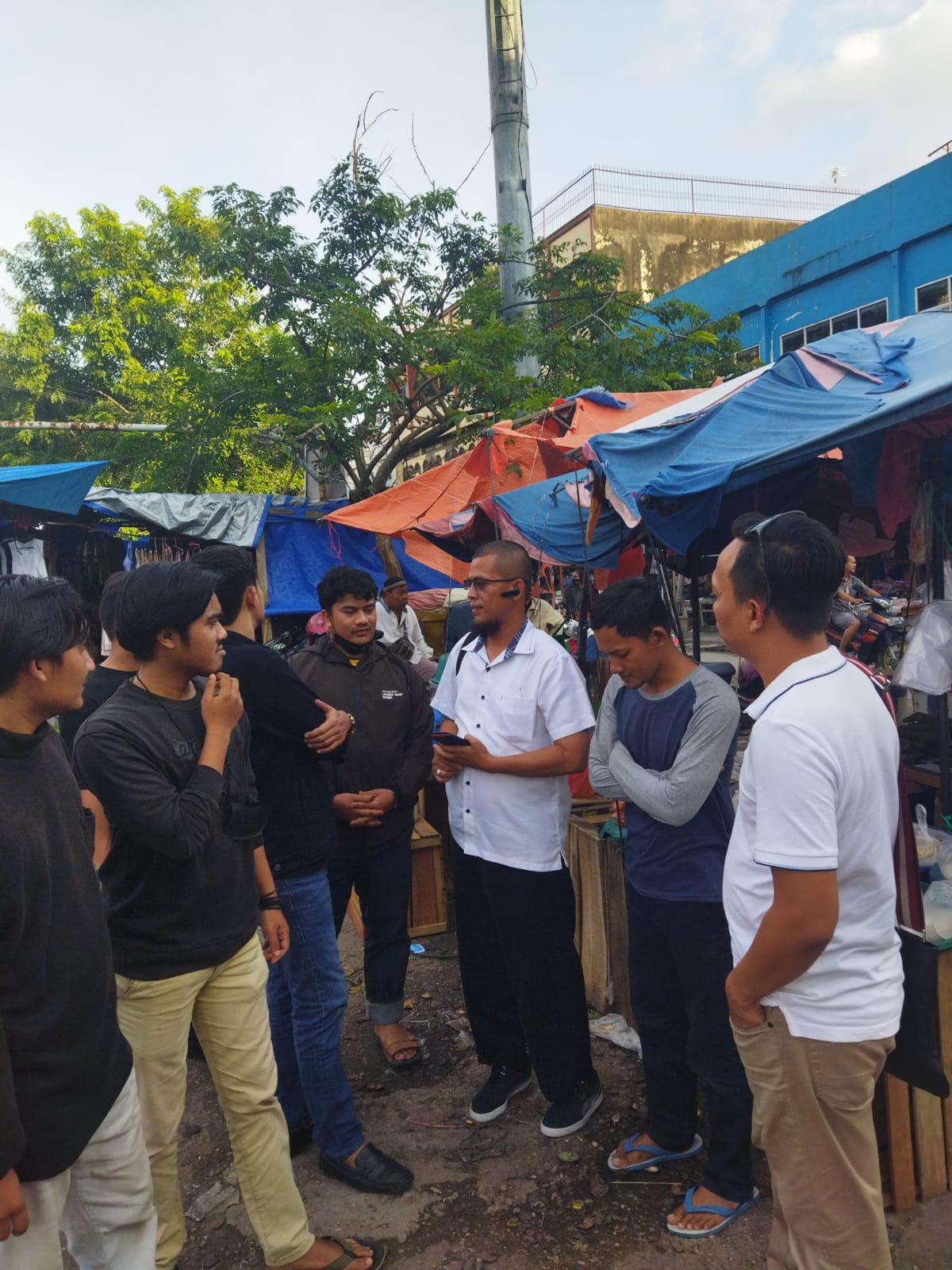 Jelang Akhir Tahun, Ketua Didampingi Sekjen APP Tinjau Pasar dan Ajak Masyarakat Berbelanja di Pasar Tradisional