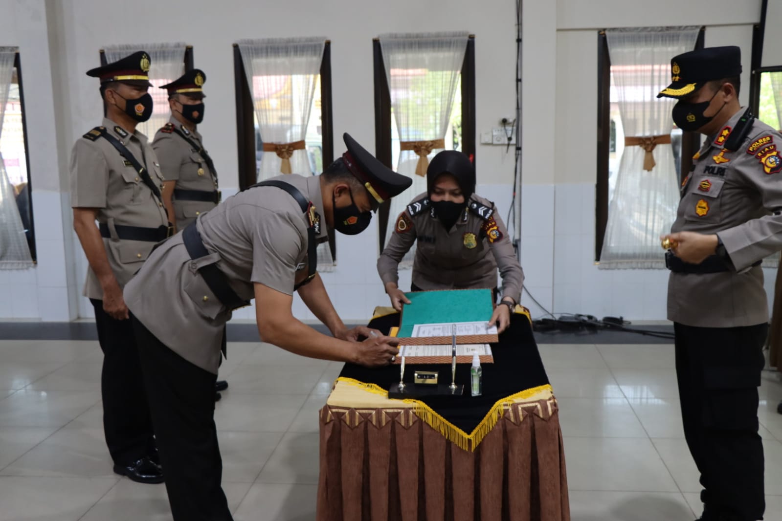 Kepala Kepolisian Resor (Kapolres) Dumai AKBP Mohammad Kholid, S.I.K Pimpin Upacara Serah Terima Jabatan (Sertijab)