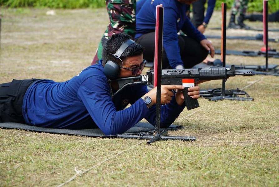Asah Ketangguhan dan Kemampuan, Petugas Rutan Dumai Pelatihan Menembak