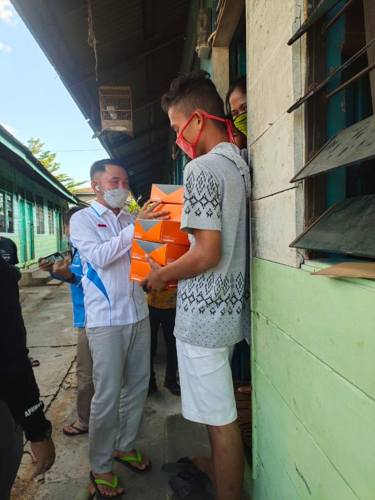 DPD KNPI Riau Memberi Nasi Kotak Untuk Masyarakat  Berbuka Puasa  Di Bulan Suci Ramadhan
