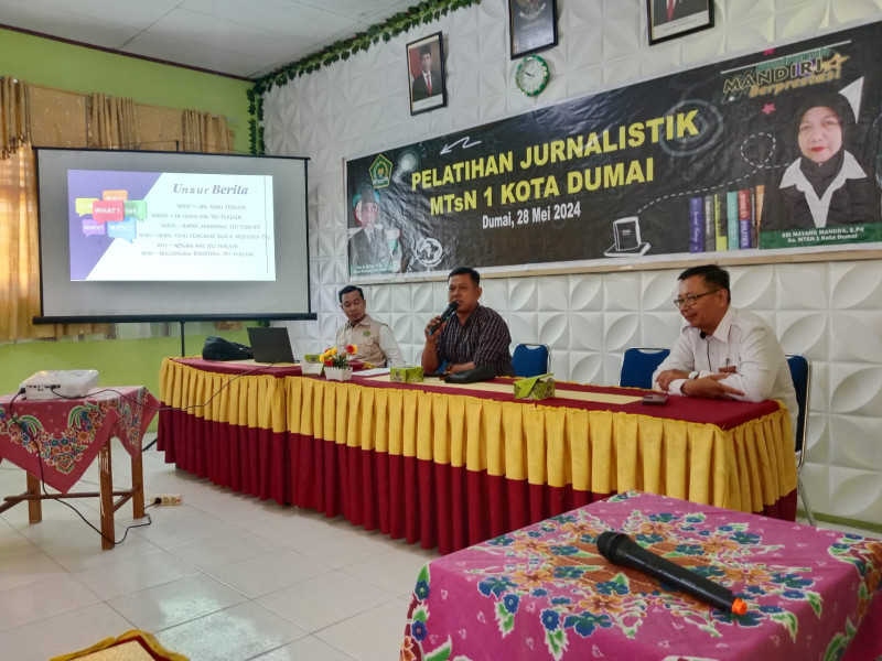 Madrasah Tsanawiyah Negeri (MTsN) 1 Dumai Memberikan  Pelatihan Dasar Jurnalistik Kepada Siswa