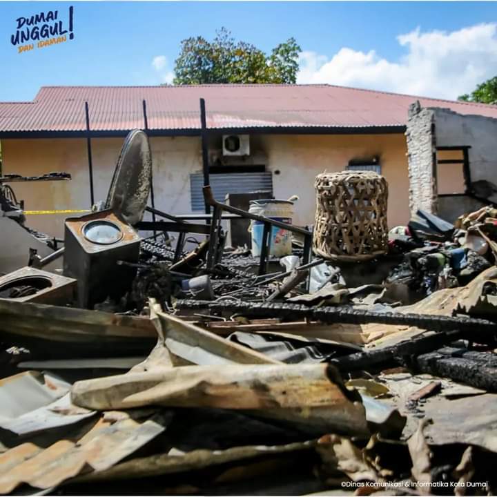 Walikota Dumai H. Paisal  Mengunjungi Rumah Korban rumah Kebakaran Serta Menyerahkan Bantuan