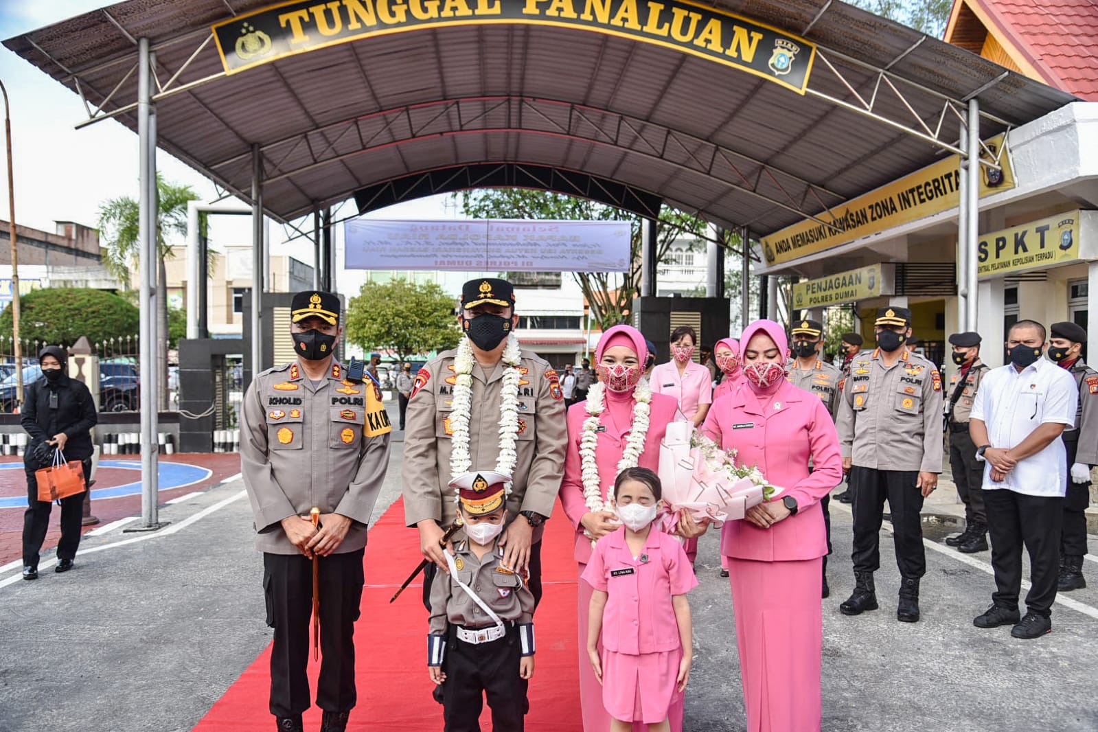 Kapolda Riau Irjen Pol Mohammad Iqbal, S.I.K, M.H Bersama Ketua Bhayangkari Daerah Riau ny. Nindya M. Iqbal Melakukan Kunjungan Kerja ke Polres Dumai.