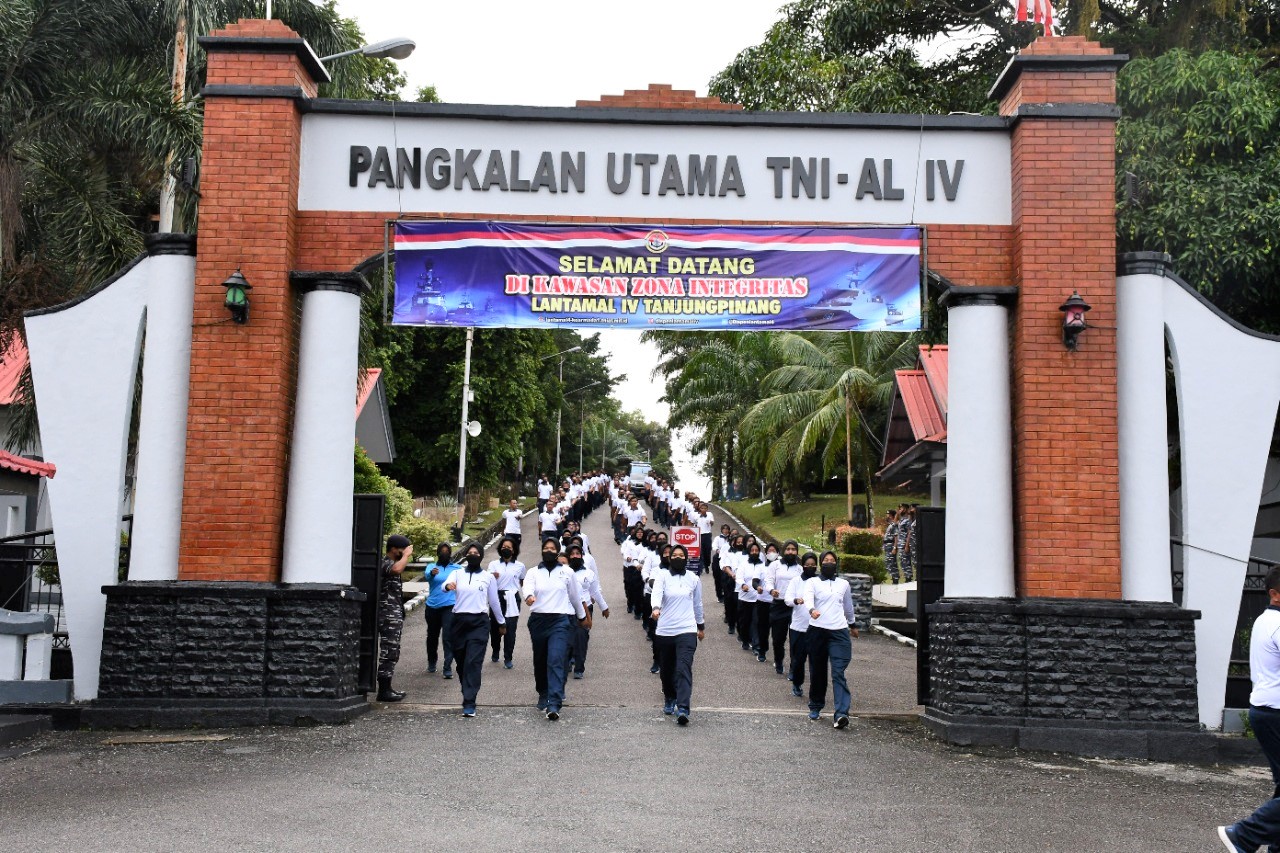 Jaga  Kebugaran Tubuh LANTAMAL IV Gelar Olahraga Bersama Sambut Hari ARMADA RI Tahun 2021