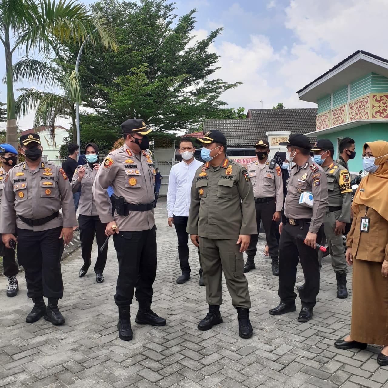 Siapkan 20 Unit Armada,Polda Riau Door To Door,Lakukan Vaksin Warga