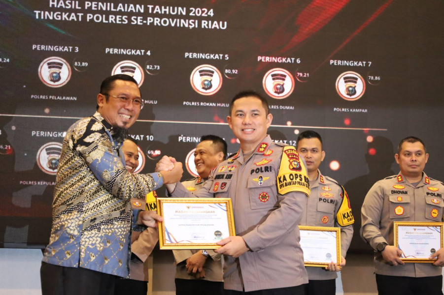 Kapolres Pelalawan AKBP.Afrizal Asri.SIK Hadiri Acara Penerimaan Penghargaan