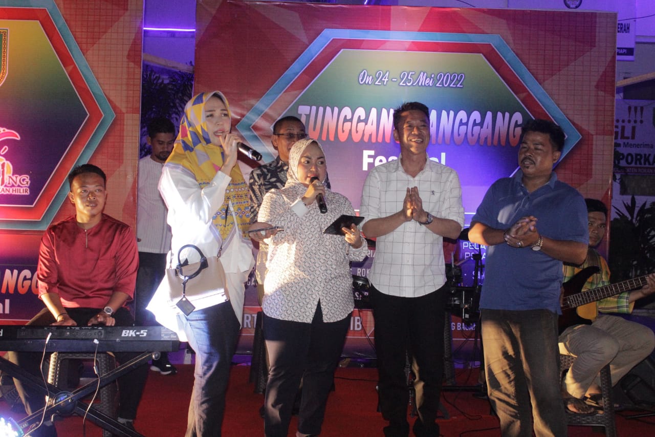 Hadiri Festival Tunggang Langgang DKD, Bupati Rohil Minta Kesenian Terus Dikembangkan 