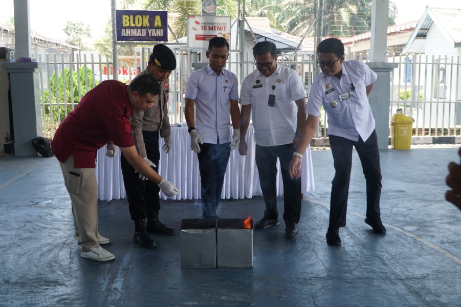 Komitmen Zero Halinar, Rutan Dumai Gelar Razia Kamar Hunian Warga Binaan