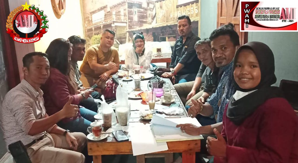Pererat Silaturahmi antar Pengurus AMI dan PW AMi, Taja Buka Puasa Bersama dan Giat Sosial Pemberian Ta'jil dan Sembako 